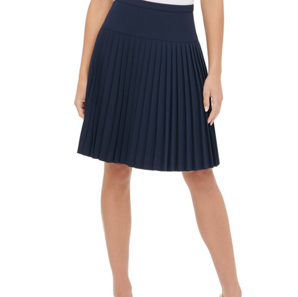 Very beautiful,in navy color skirt from Tommy Hilfiger